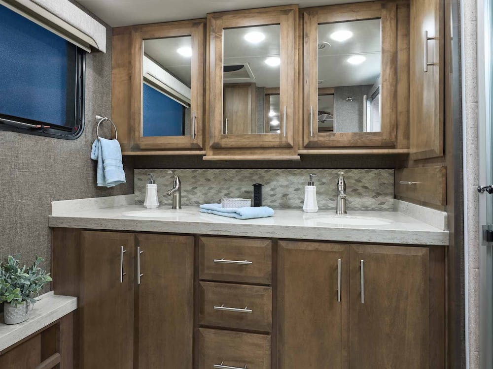 2022 Thor Venetian Class A Diesel Pusher RV R40 Dual Vanity Bath - Studio Collection™ Moonraker Sanibel Cabinetry