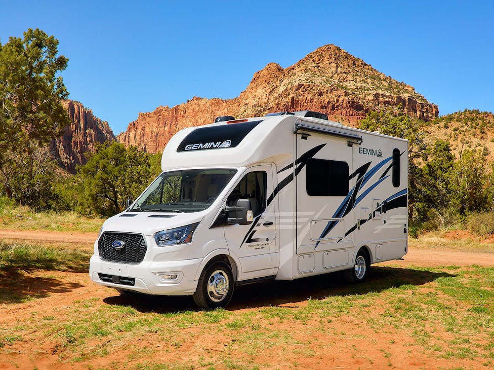 Gemini AWD HD Max Crystal Blue exterior in Utah scenery