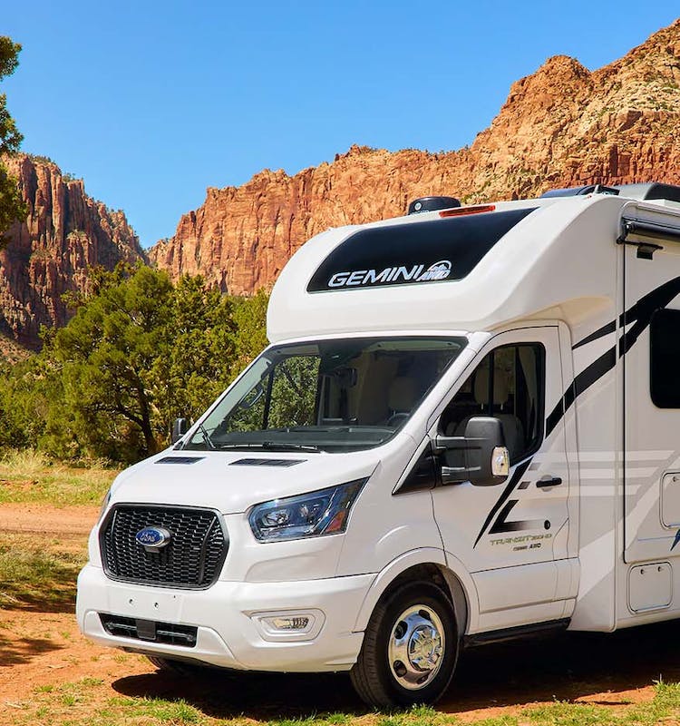 Gemini AWD HD Max Crystal Blue exterior in Utah scenery