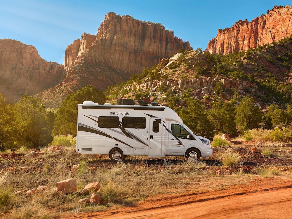 Gemini AWD HD Max Crystal Blue exterior in Utah with sun beating down